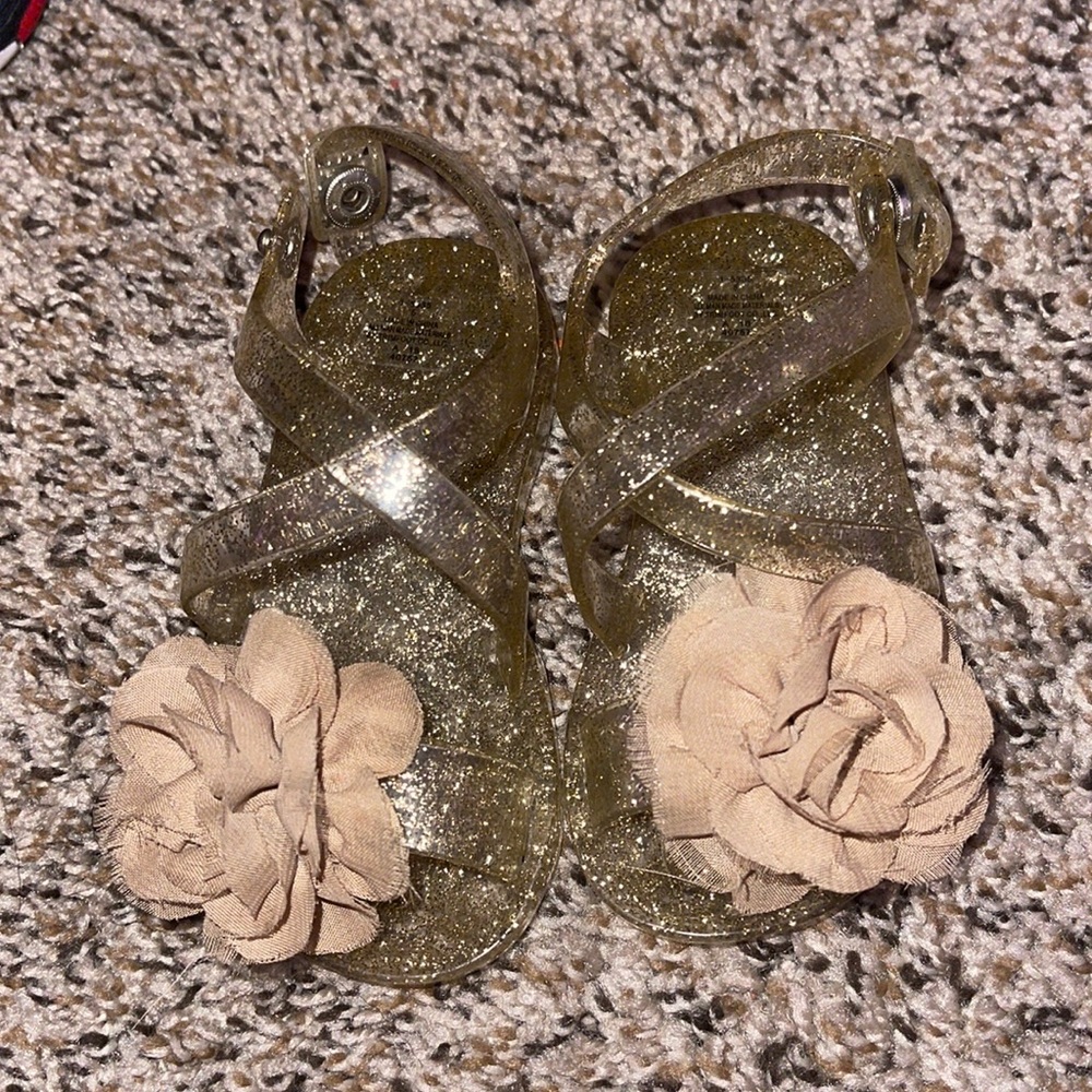 Gold Sandals with Flower. Size 5C